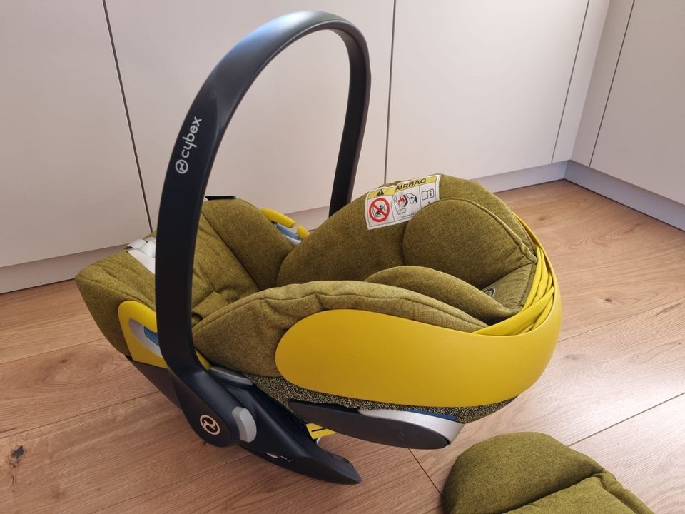 Cybex Cloud Z i-size Plus Platinum Babyschale Kindersitz 1. Hand in Ennepetal