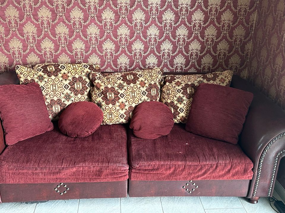 Couch rot/braun in Hamburg