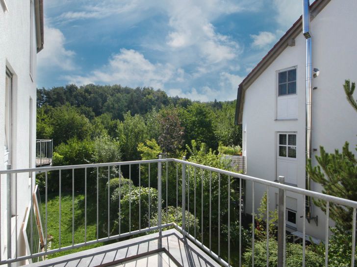 Landshut/Moniberg - Helle 4-Zimmer-Wohnung mit Balkon, Garten und reichlich Platz für Familienleben in Landshut