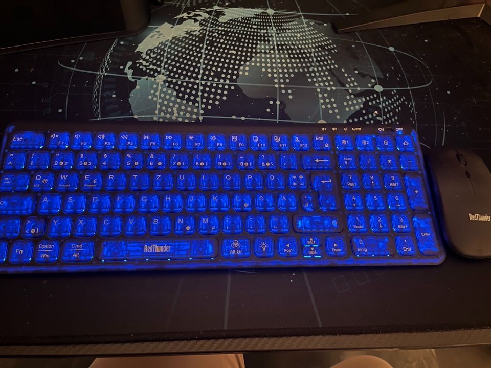 LED Pc Tastatur mit Maus in Duisburg