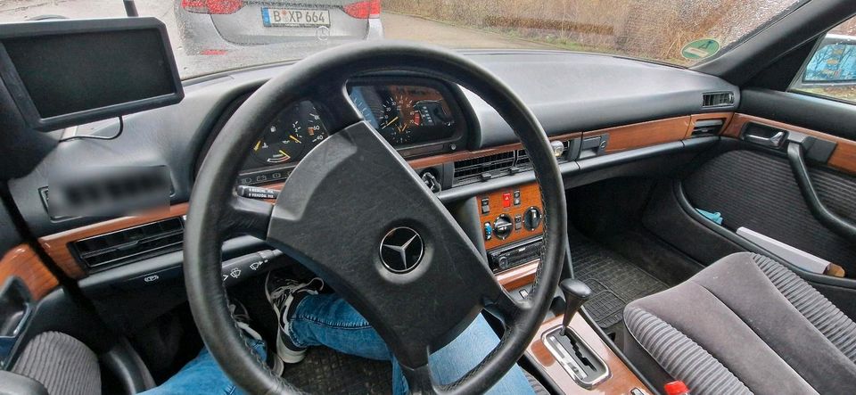Mercedes w126 Oldtimer mit H Kennzeichen und Klimaanlage in Berlin