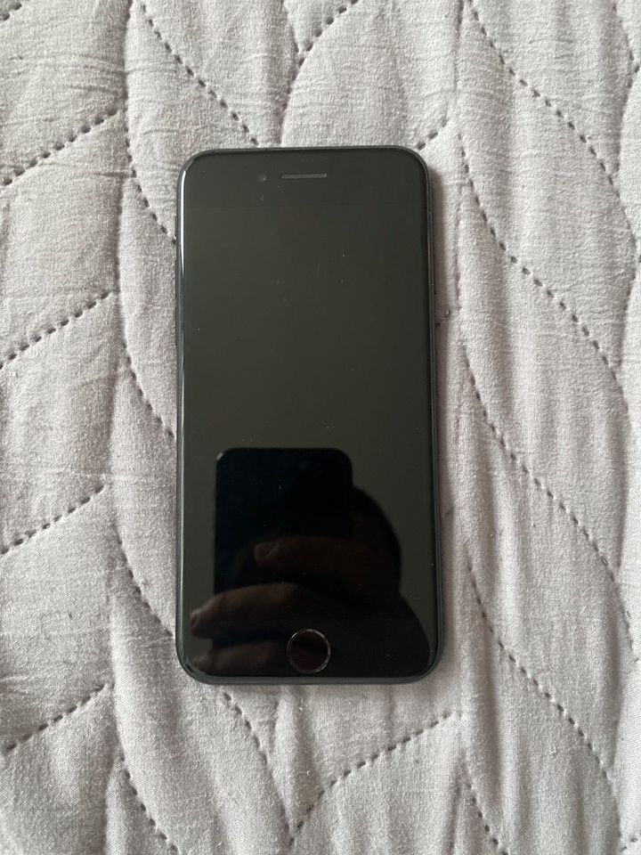 iPhone SE (2020) Black 64 GB in Erfurt