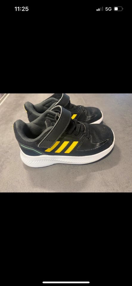 Adidas Sneaker schwarz gelb 25 in Bad Lauterberg im Harz