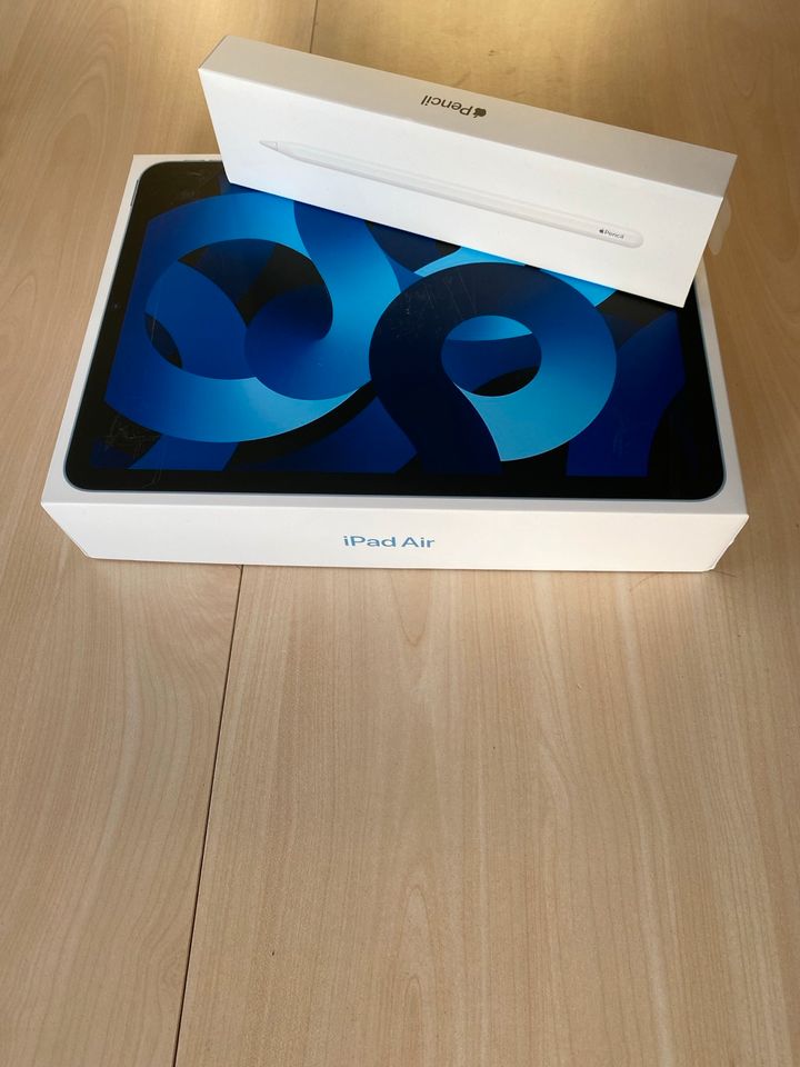 iPad Air 5 64 Gigabyte mit Apple Pencil in Blau in Rostock