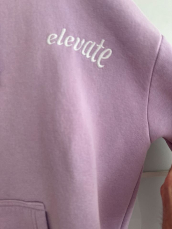 Elevate clothing Pullover M in Delmenhorst