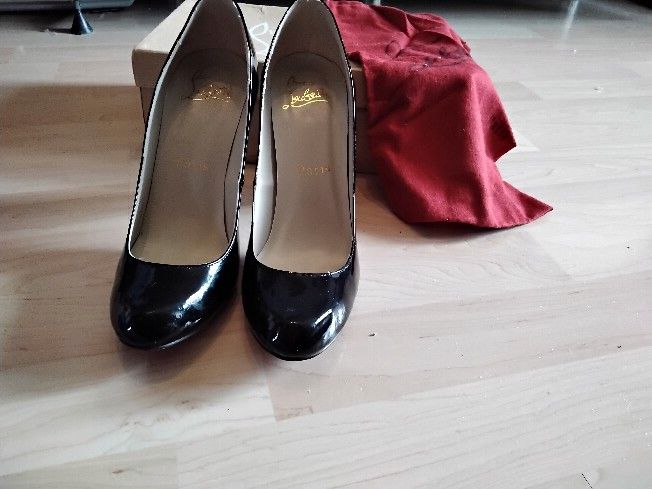 Louboutin Pumps, Decolette schwarz 38 in Berg