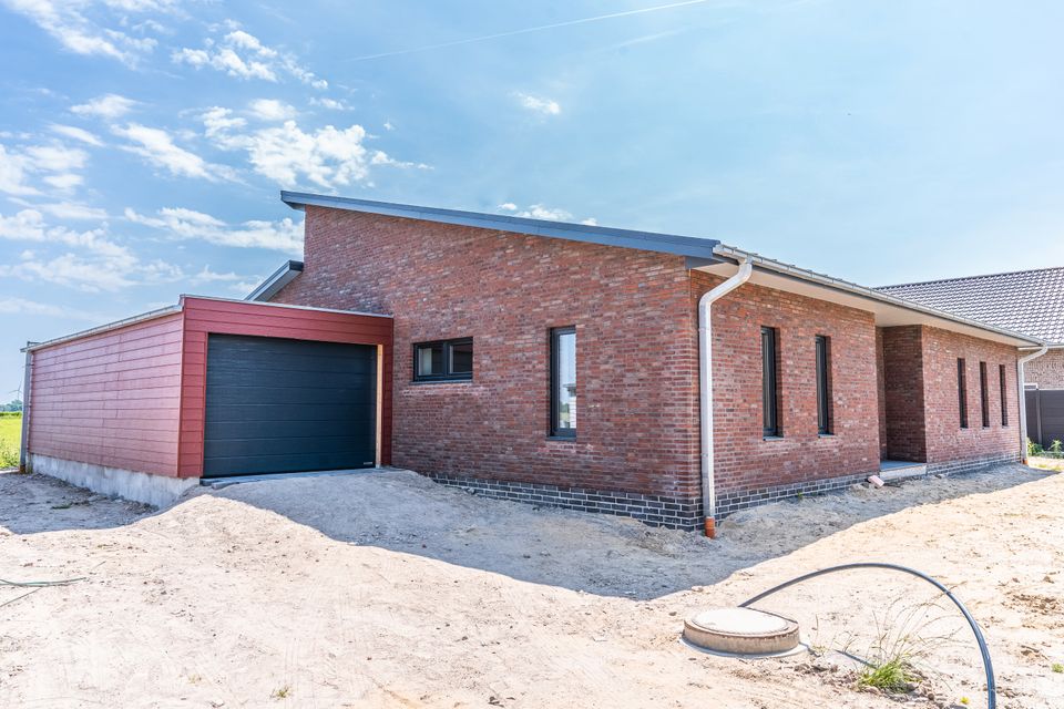 Erstbezug! Exklusiver Neubau mit Garage in Feldrandlage und „TOP DARLEHENSZINSEN aus 2021*“ möglich. in Wesselburen