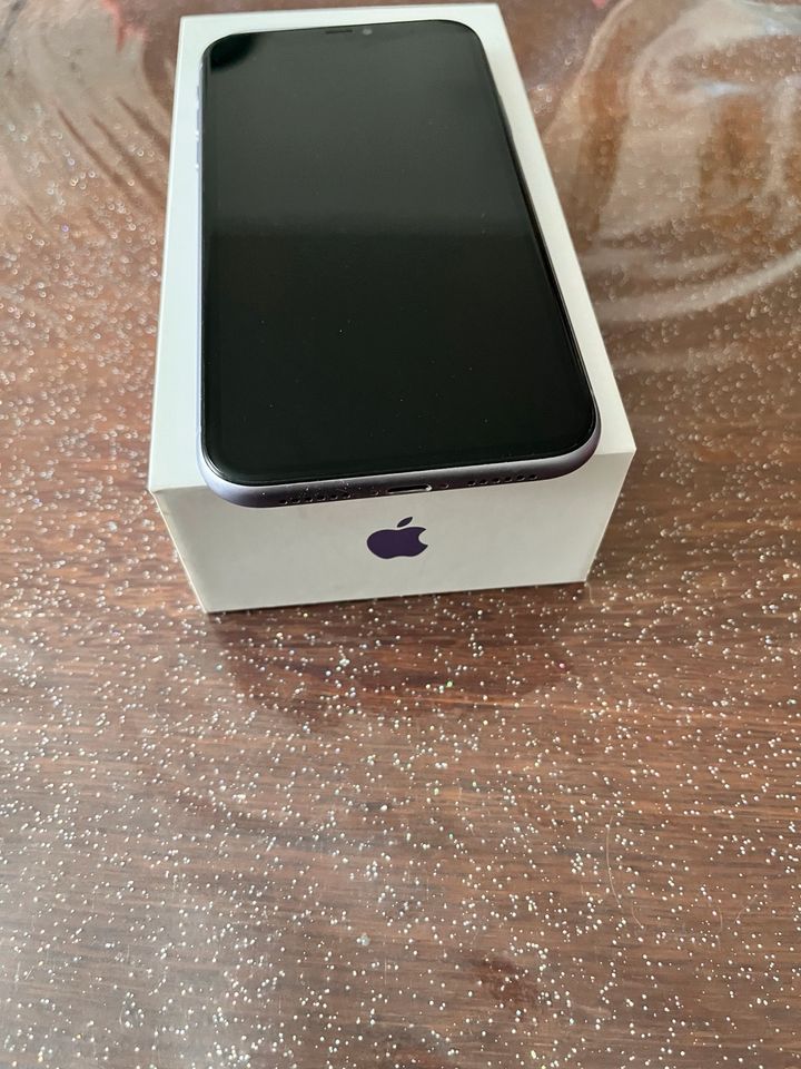 iPhone 11 64 GB purple in Hemer