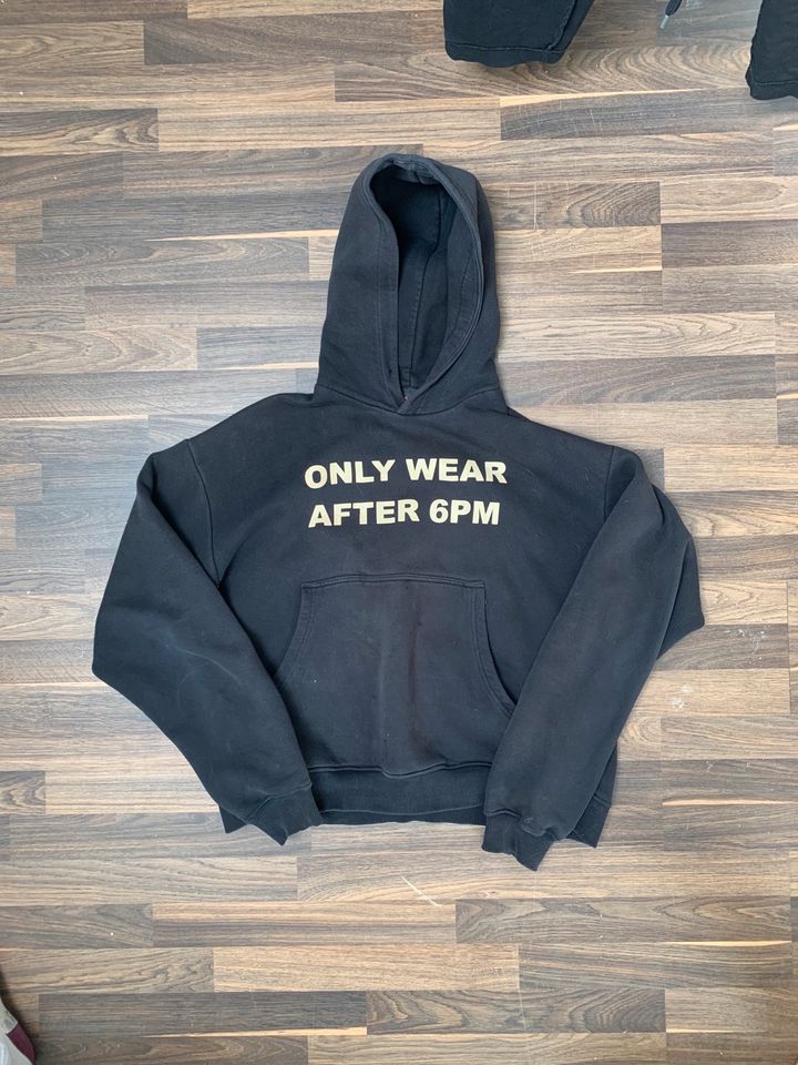 6PM Season1 Hoodie „Only Wear After 6PM“ in L in Dortmund