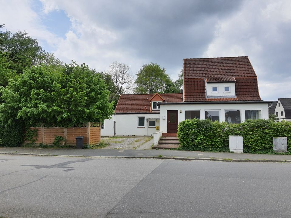 NEUMÜNSTER MONTEUR UNTERKUNFT ZIMMER & HAUS VERMIETUNG in Neumünster