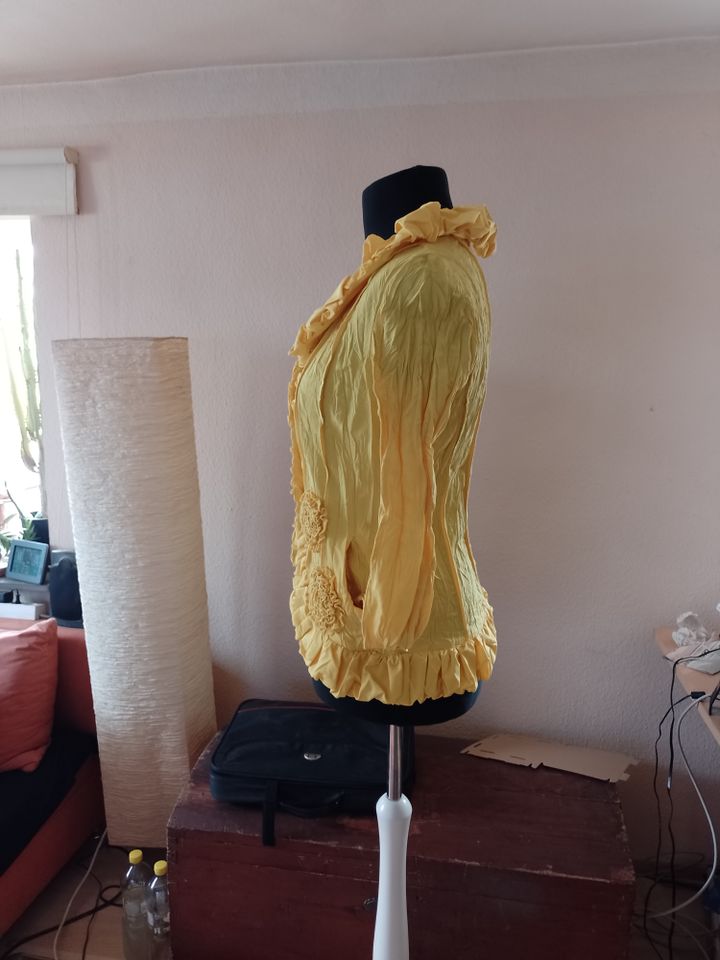 Rüschenbluse / Blazer mit Applikationen, Crashoptik, L33, Paris in Freiburg im Breisgau