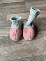 Hausschuhe Lammfell rosa 22 mit Noppen stoppersocken Niedersachsen - Westoverledingen Vorschau