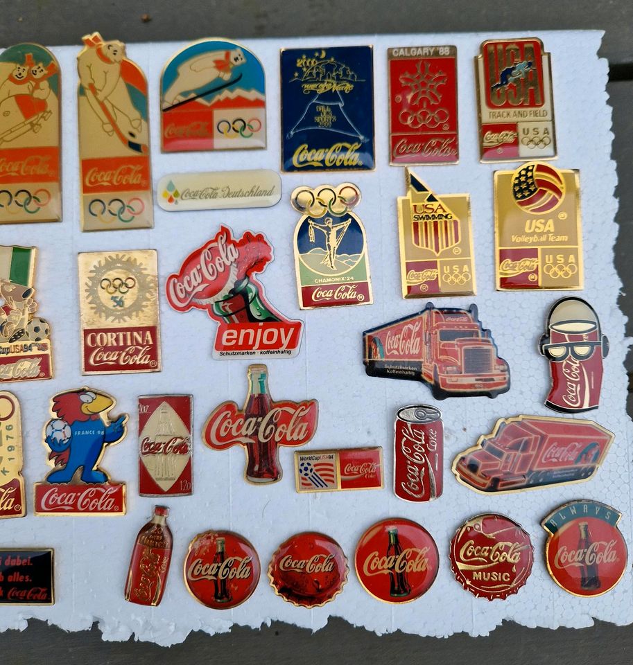 Coca Cola Pin Pins Sammlung Anstecker in Schortens