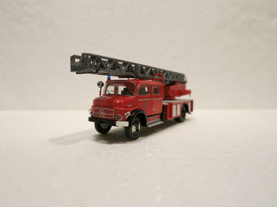 Brekina 47072 Mercedes Benz MB L 1519 DLK 30 Feuerwehr Berlin; H0 in Herten