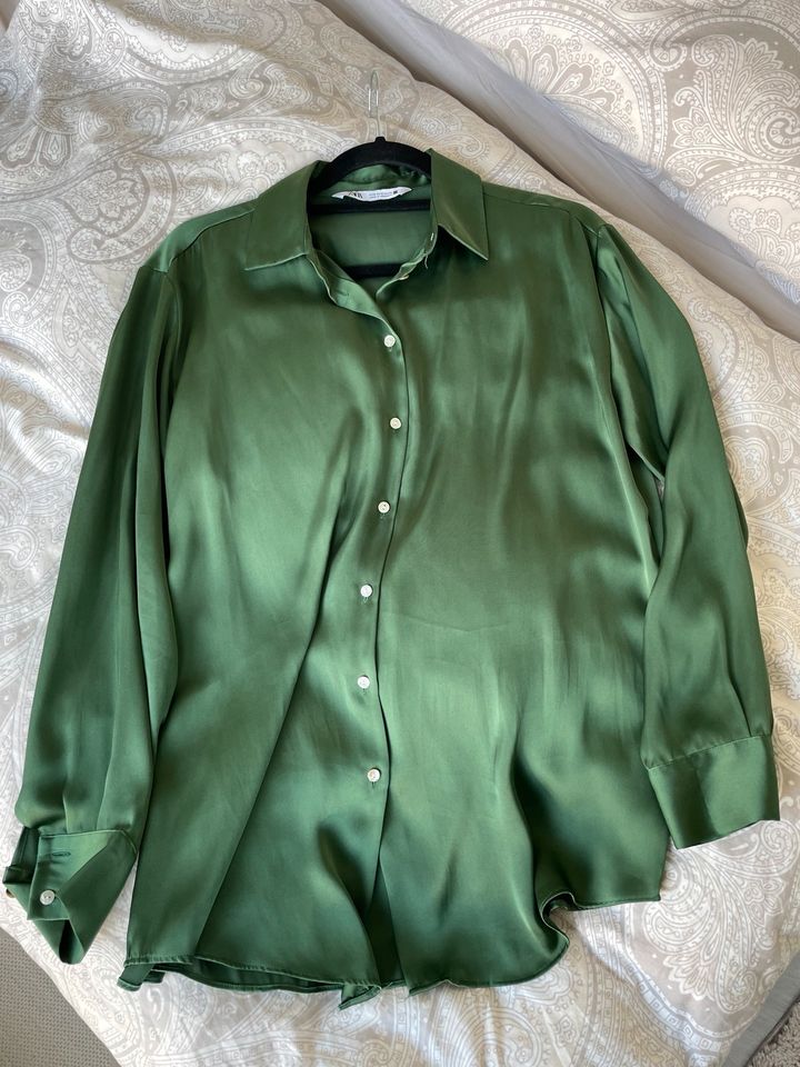 Zara Bluse Satin Gr S 38 grün flaschengrün Neuwertig in Darmstadt