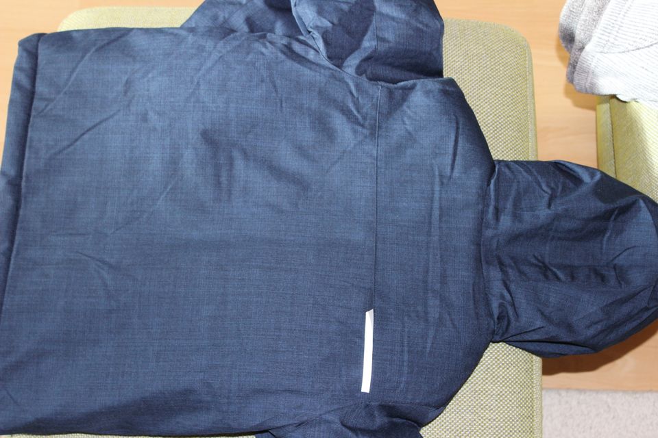 Yigga warme Winterjacke, NEU, Gr. 140, dick wattiert in Magdeburg