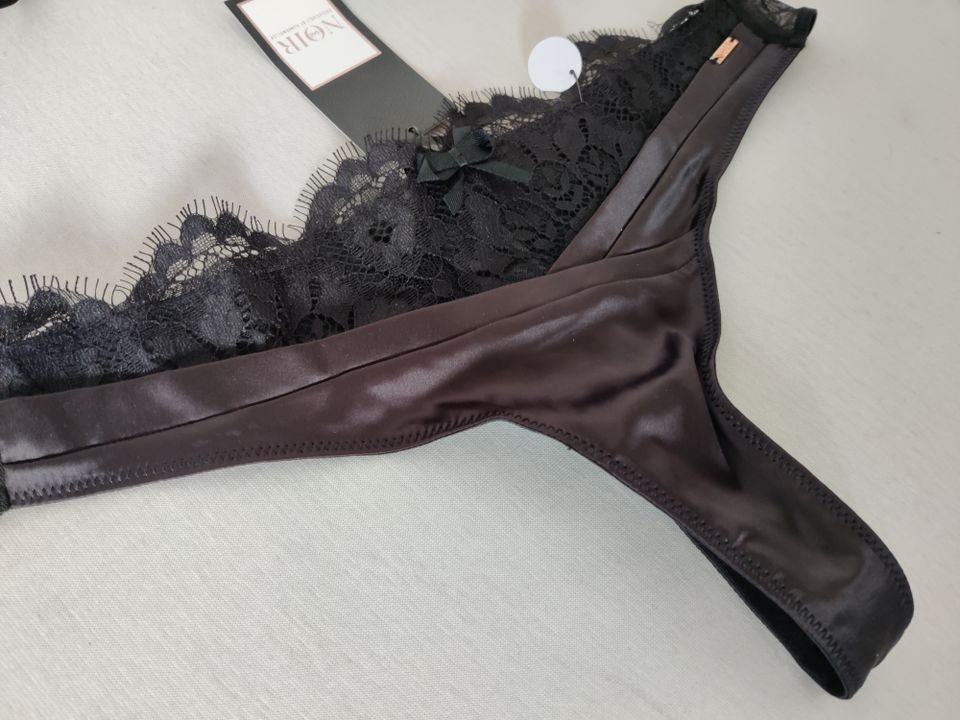 Hunkemöller Bustier Corsage 75C + String S - Noir Collection in Ludwigshafen