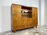 WMK Hochwertiger & gut erhaltener Mid-Century Wohnzimmerschrank aus vollem Holz mit Schubladen & ausziehbarer Kleiderstange # Schrank Vitrine Highboard Sideboard Vitrinenschrank 50er 60er DDR Vintage Friedrichshain-Kreuzberg - Friedrichshain Vorschau