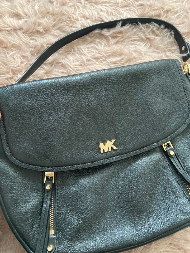 Michael Kors Tasche schwarz und Gold in Dormagen