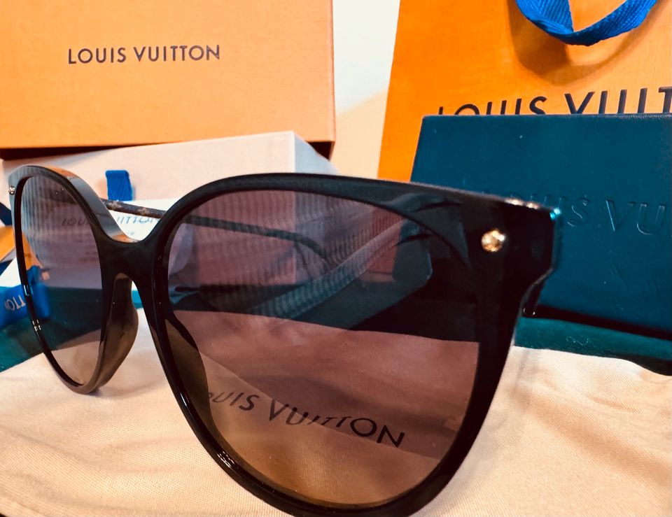Louis Vuitton Sonnenbrille in Schönefeld