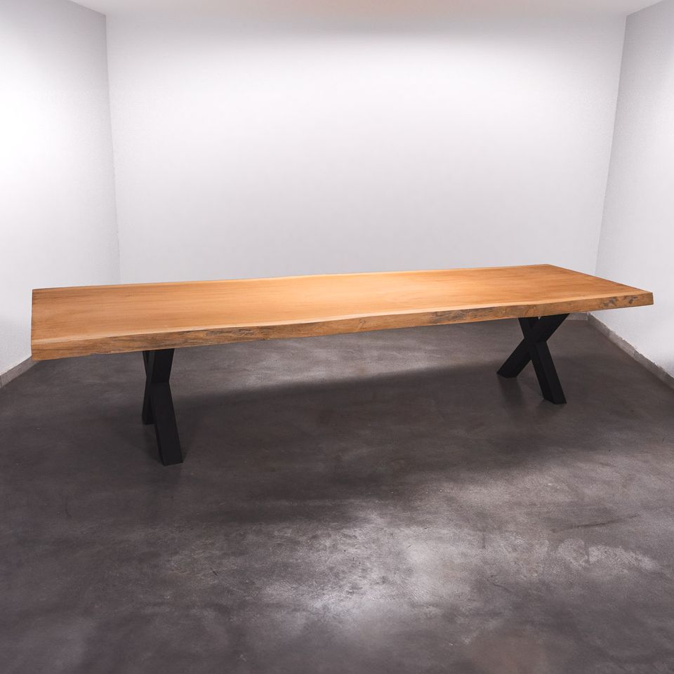 Baumstamm Esstisch 3.7m x 1.15m Nachhaltig Massivholztisch aus 1 Stück Holz Bohlentisch Baumkantentisch Baumstammkanten Wohnzimmertisch Holztisch Design Tisch Stahlbeine Edelstahl Tischbeine in Ochtrup