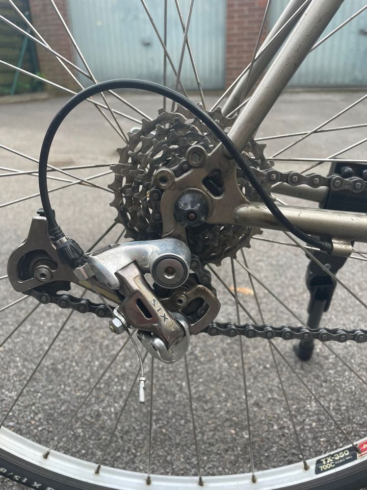 Fahrrad mit Shimano STX Komponenten in Kaarst