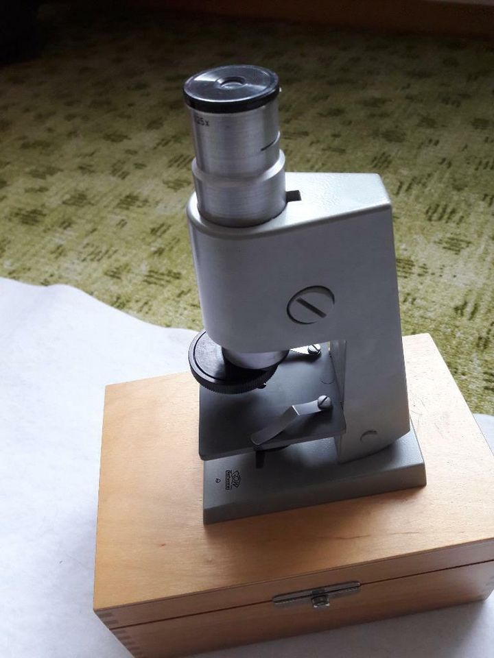 Mikroskop im Holzkasten in Lutherstadt Wittenberg