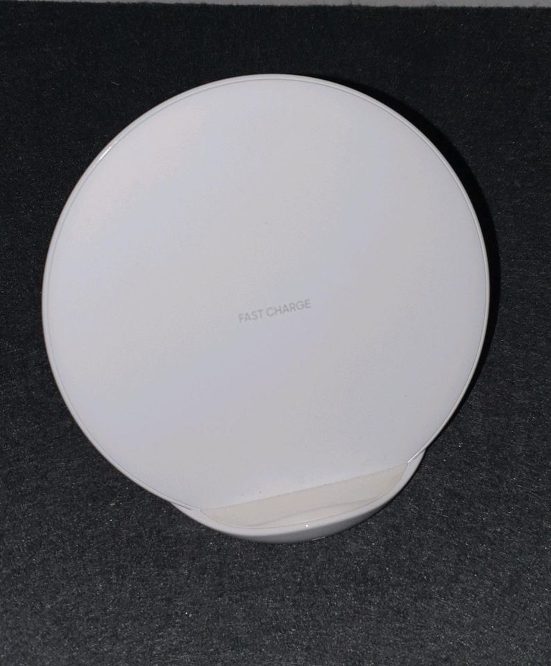 Samsung Qi wireless charger EP N5100 in Hamburg