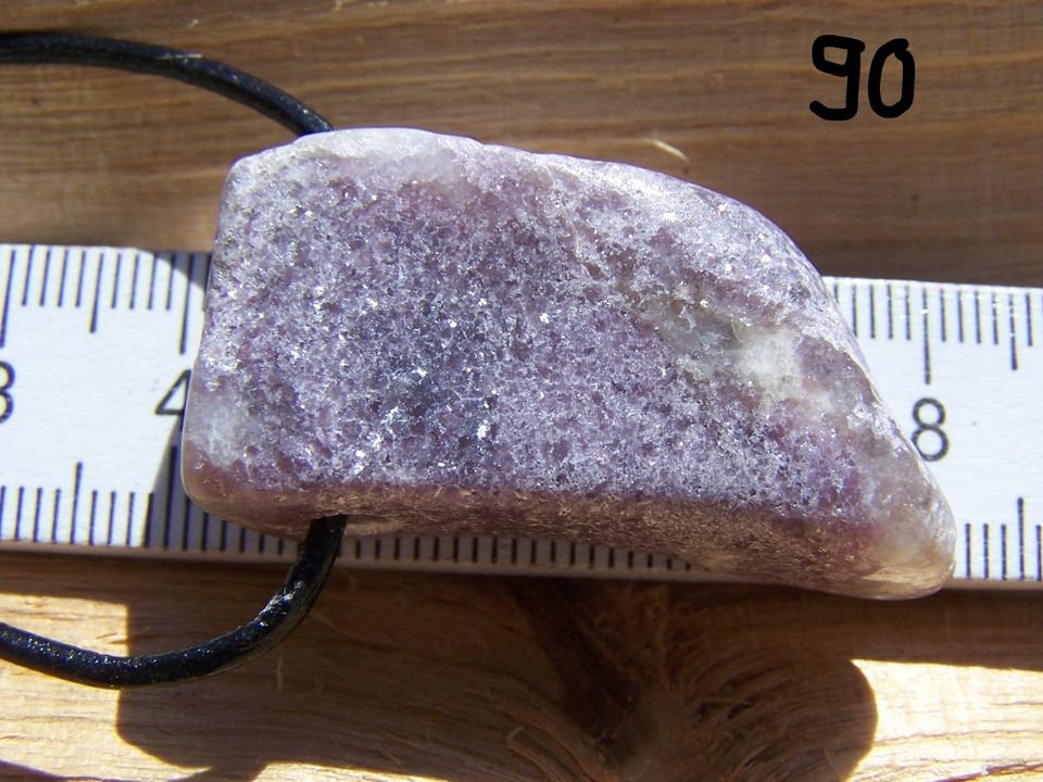 Lepidolith, Trommelstein gebohrt Mineralien in Wiggensbach