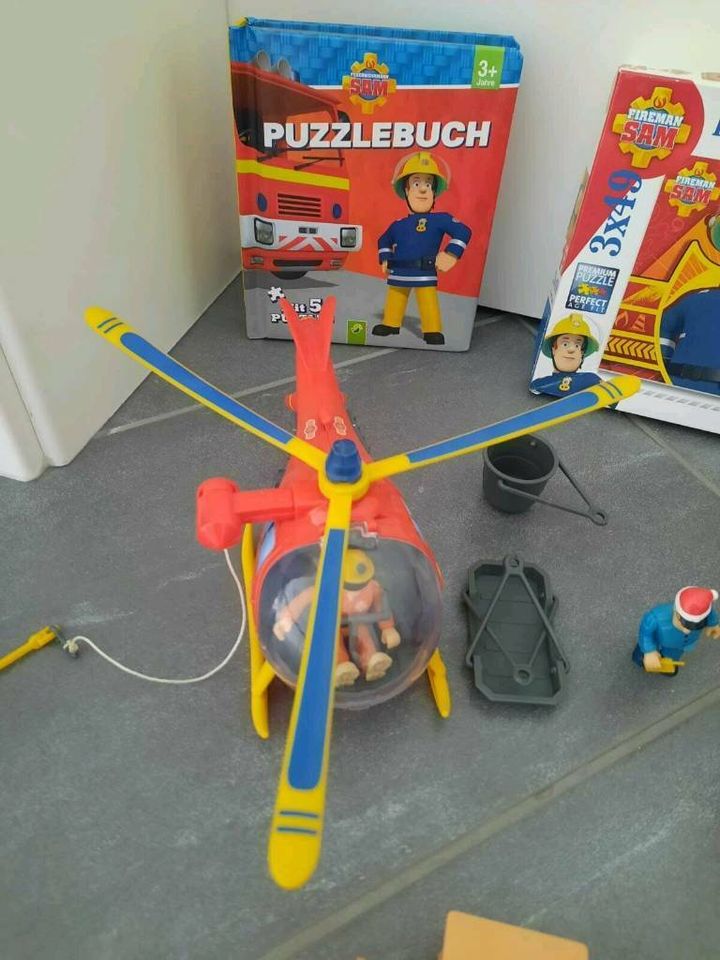 Feuerwehrmann Sam Konvolut (Figuren, Fahrzeuge, Spiel, Puzzle) in Mengerskirchen