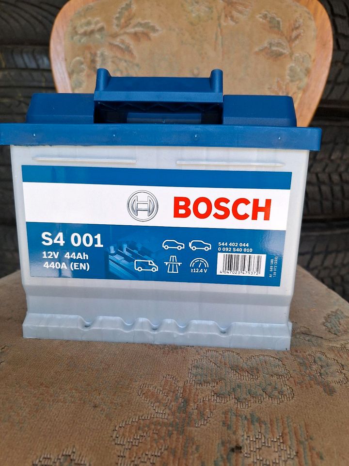 Neu Bosch Autobatterie 44 AH in Frankfurt am Main