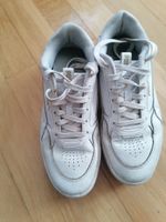 PUMA Sneaker weiß Gr. 38,5 Hessen - Münchhausen Vorschau