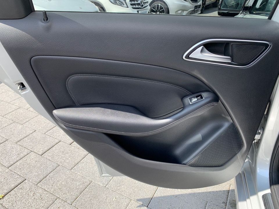 Mercedes-Benz B 200 Elegance Automatik Leder Xenon in Mönchengladbach