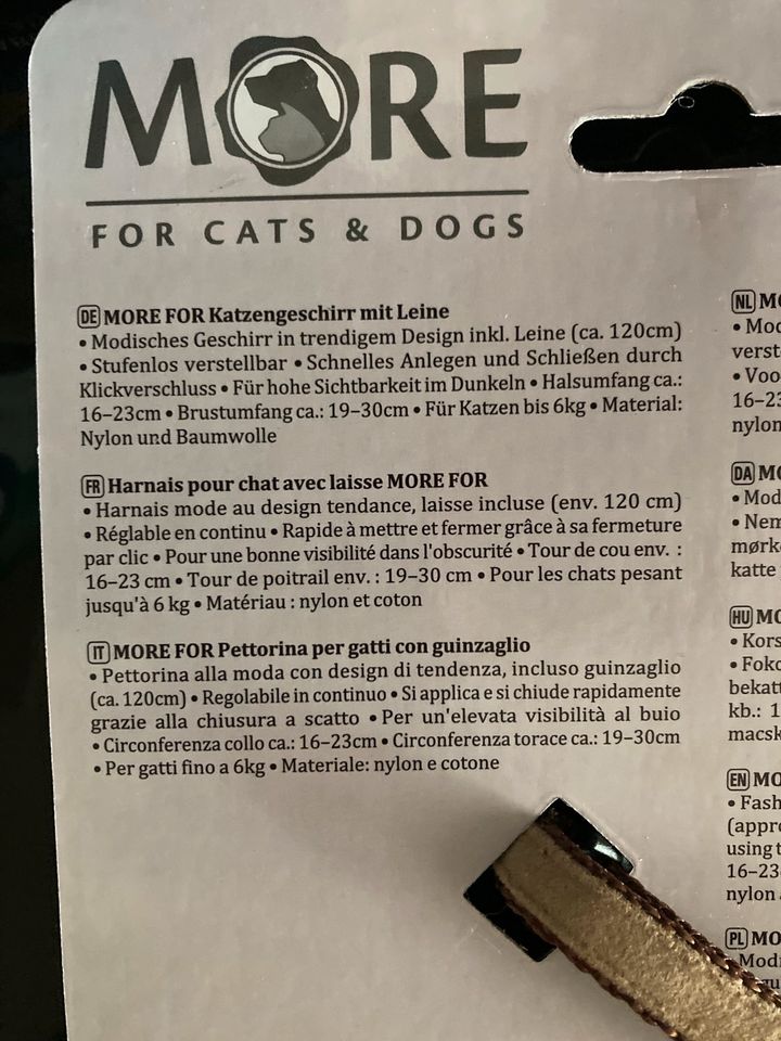 Felix Nassfutter (2x12) und Katzengeschirr Größe S/M in Lübeck