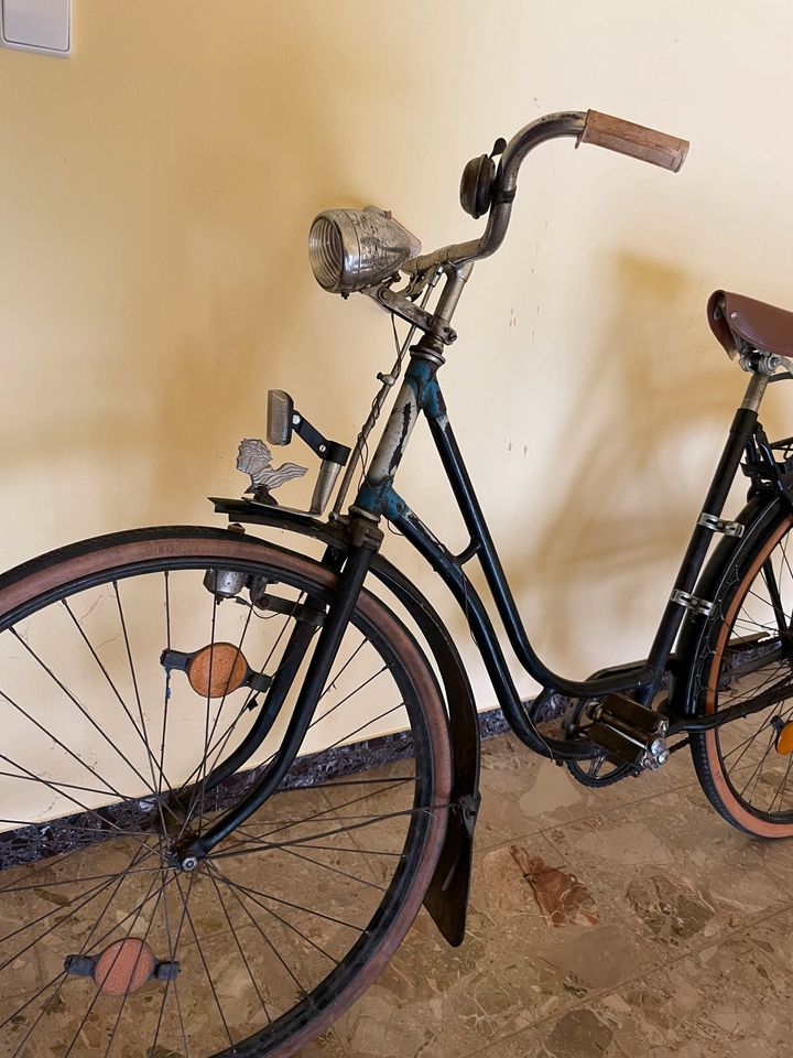 Retro altes Vaterland Fahrrad von früher in Westhausen