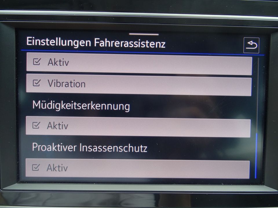 Volkswagen Passat Variant 1.5 TSI DSG LED SHZ PDC AAC AppCo in Gera