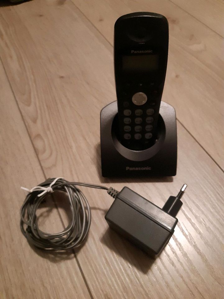Schnurloses Festnetztelefon von Panasonic inkl. Ladestation/Kabel in Bad Belzig
