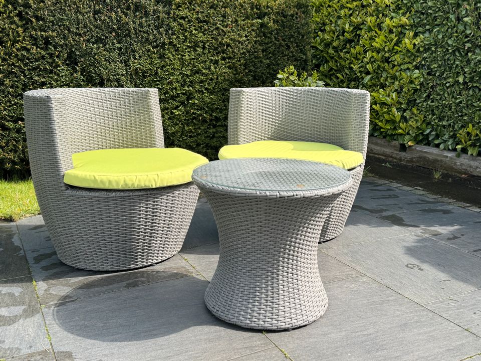 Ticino Rattan Sessel und Tisch mit Glasplatte in Willich