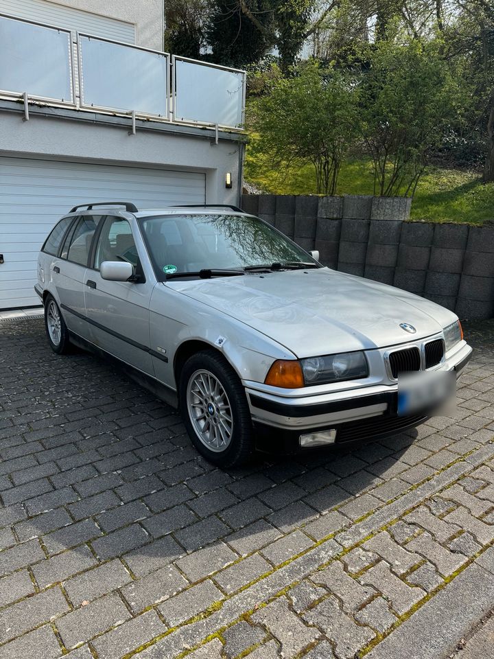 BMW 3er E36 323i in Brechen