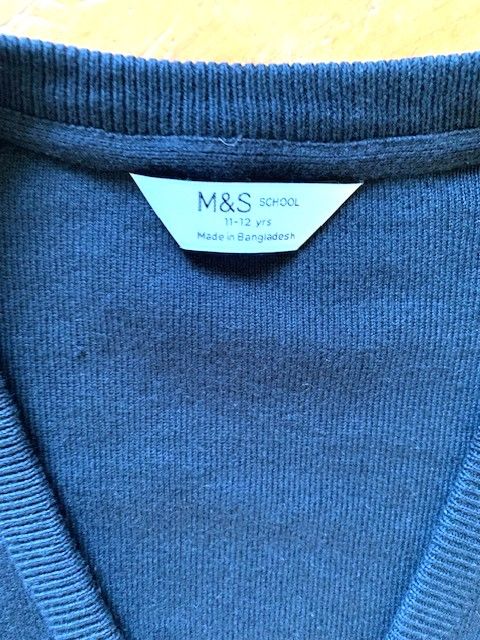 M&S Strickjacke Mädchen Schule dunkelblau Gr. 11-12 Jahre - 146 in Osterby 