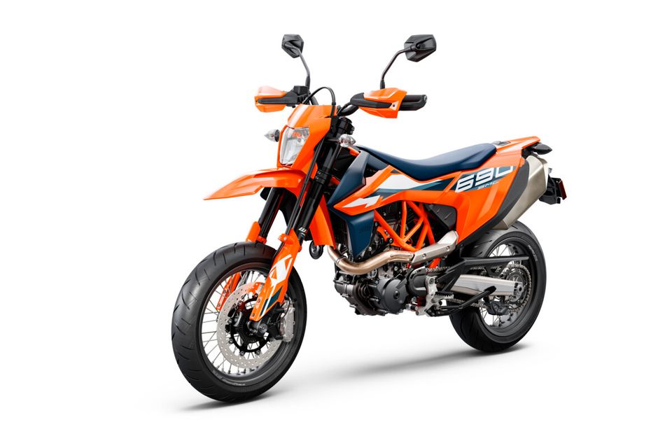 KTM 690 SMC R Modell 2023 inkl. kurzem Heck in Stuttgart