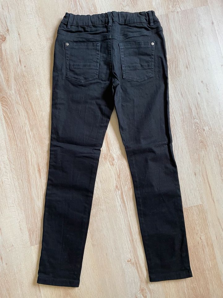 Jeans schwarz in Größe 146 von Yigga NEU in Köln