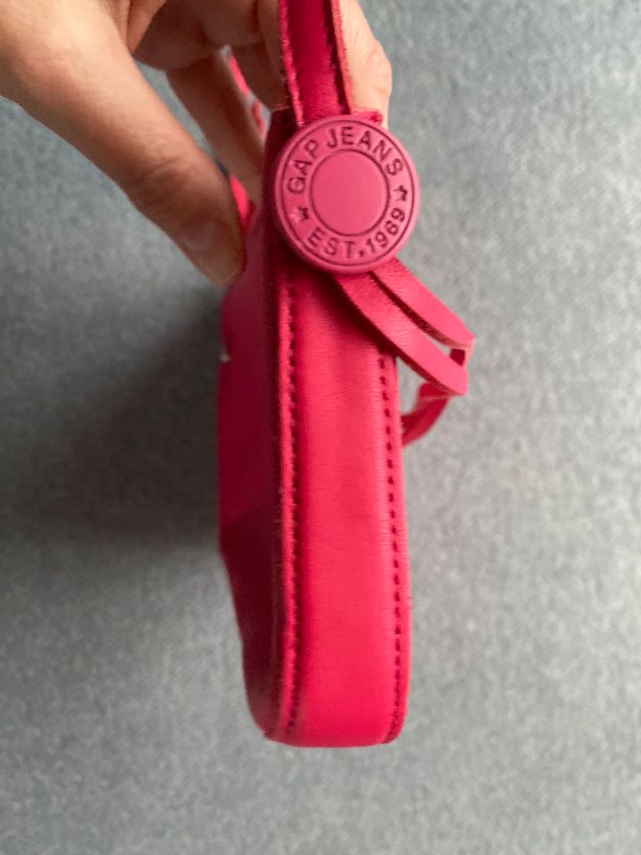 GAP Clutch & Schultertasche pink Leder in Allersberg