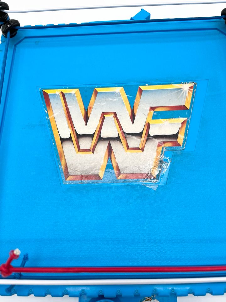 WWF/WWE Hasbro Wrestling Ring blau in Filderstadt