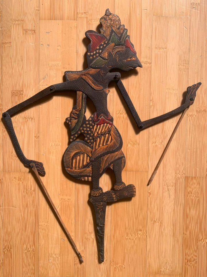 Alte WAYANG Holz Figur Schattenspiel Puppe Java Indonesien 47cm in Karlsfeld