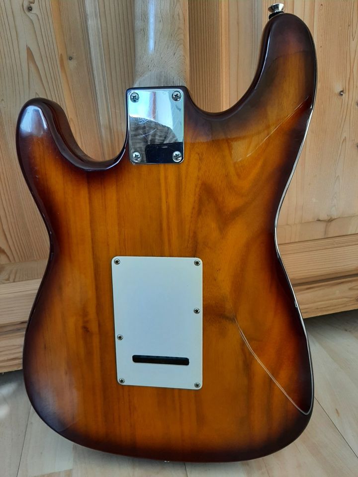 Vintage Rarität Stratocaster Gitarre mit 09er Fender Saiten in Untermeitingen