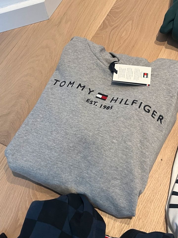 Tommy hilfiger Jungen Pullover Hoodies gr. 176 NEUWERTIG NEU in Zeven