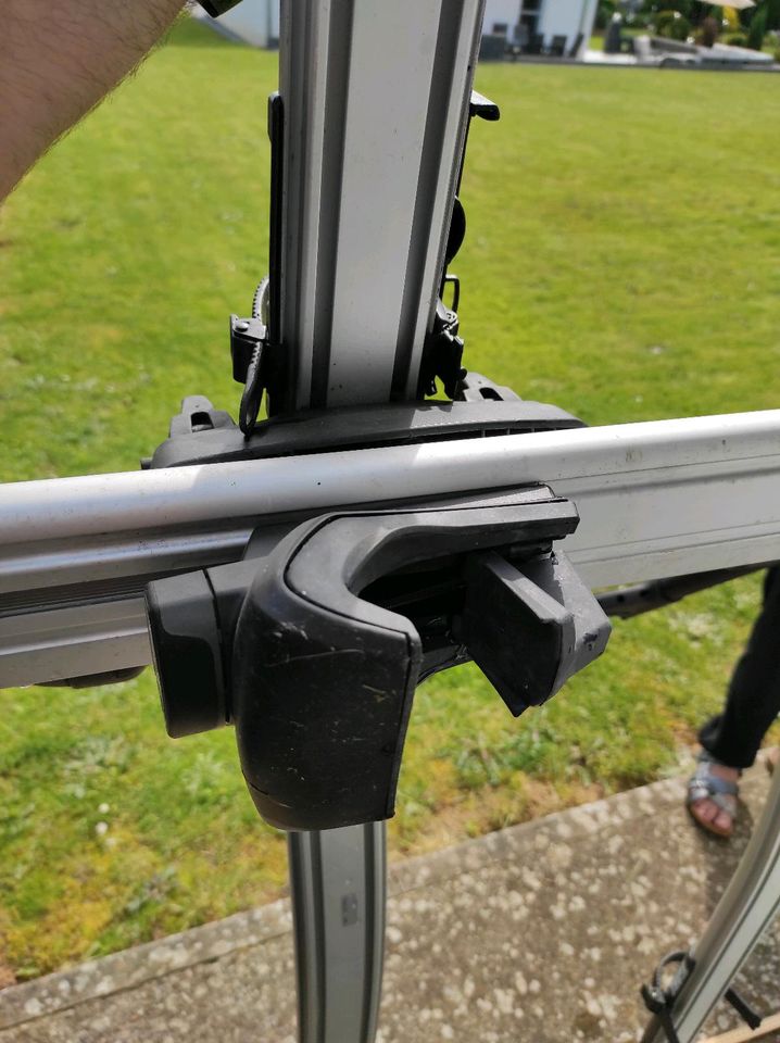 Thule Wingbar 118 Fußsatz 757 + 3x ProRide Fahrradträger in Antrifttal