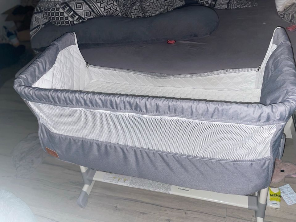 Beistellbett mit 2 Matratzen in Kamp-Lintfort