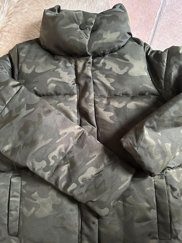 Winterjacke in Camouflage 1x getragen Gr. 38 in Aying